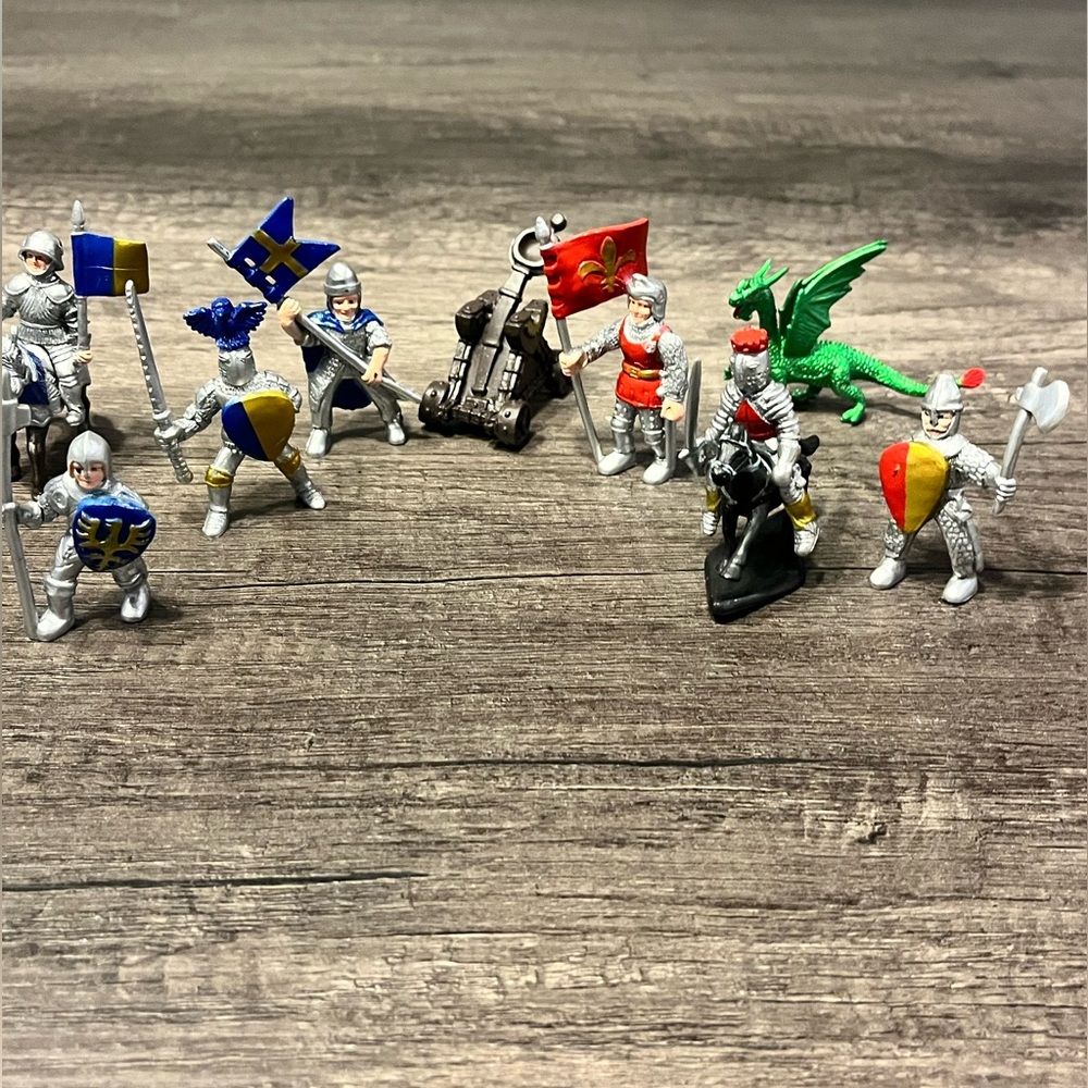 Safari Ltd Medieval Mini Figures Knights Horse Catapult Lot of 10 Vintage Toys